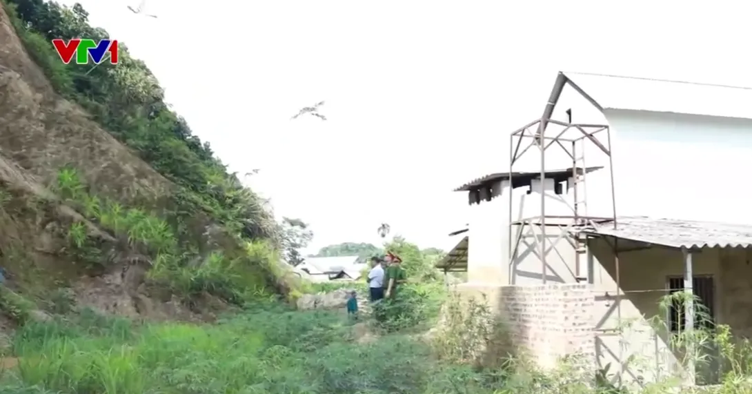 Lào Cai chủ động di dời dân khỏi khu vực có nguy cơ sạt lở mùa mưa bão - Ảnh 2.