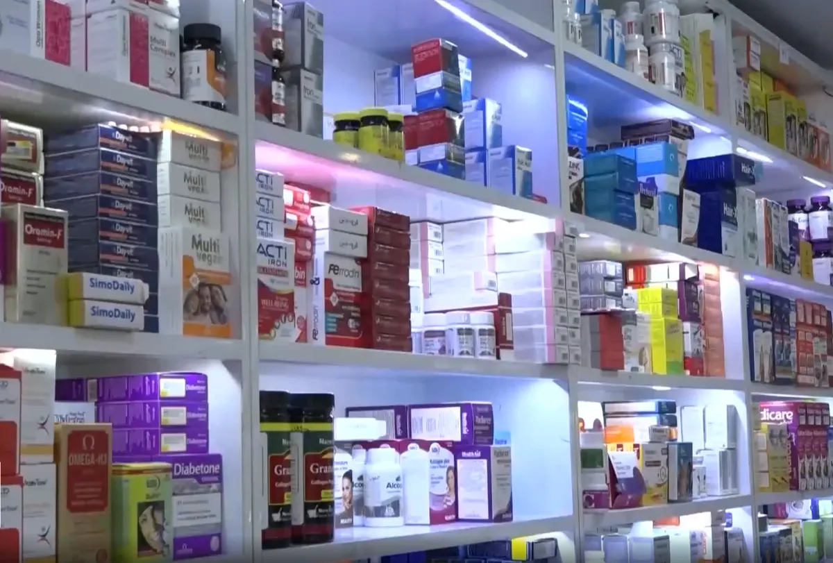 Iran thiếu thuốc trầm trọng- Ảnh 1.