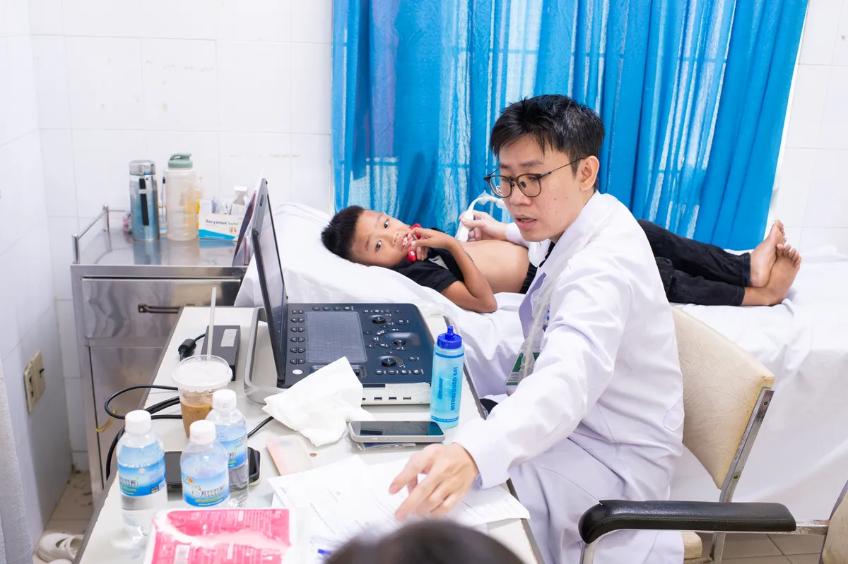 Kh&aacute;m s&agrave;ng lọc tim bẩm sinh - Trao cơ hội sống khỏe cho trẻ em tr&ecirc;n địa b&agrave;n tỉnh Kh&aacute;nh H&ograve;a- Ảnh 9.