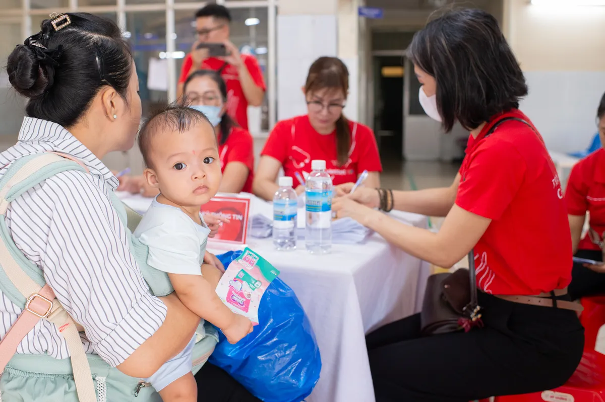 Kh&aacute;m s&agrave;ng lọc tim bẩm sinh - Trao cơ hội sống khỏe cho trẻ em tr&ecirc;n địa b&agrave;n tỉnh Kh&aacute;nh H&ograve;a- Ảnh 12.