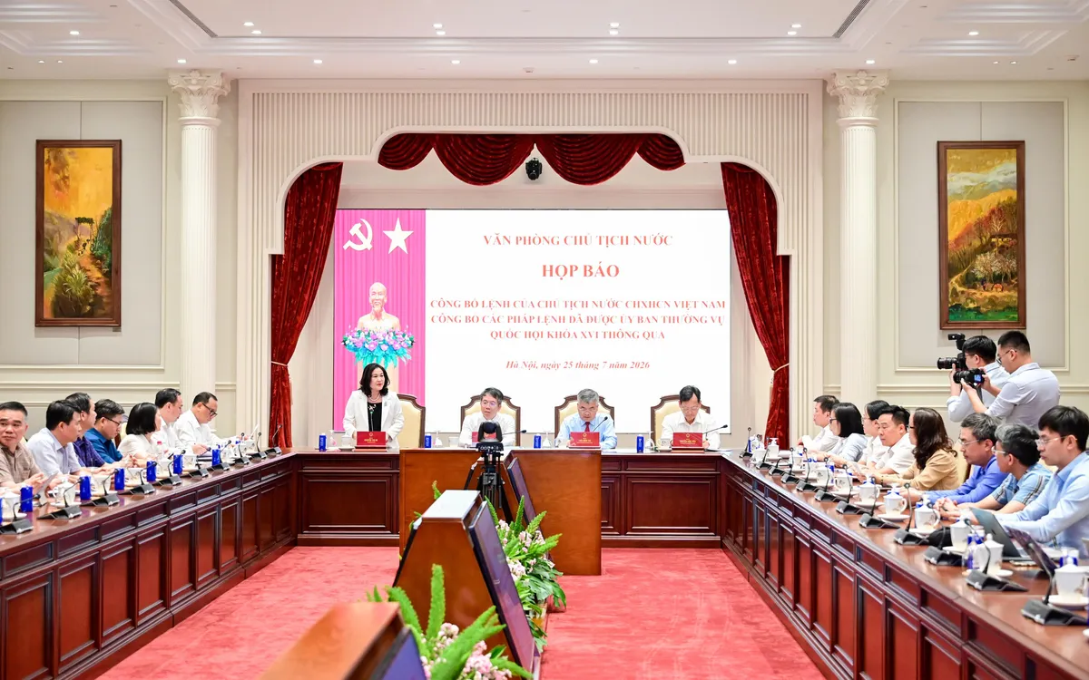 Quang cảnh họp báo công bố Lệnh của Chủ tịch nước đối với 3 Pháp lệnh. Ảnh: Cổng TTĐT Quốc hội Việt Nam