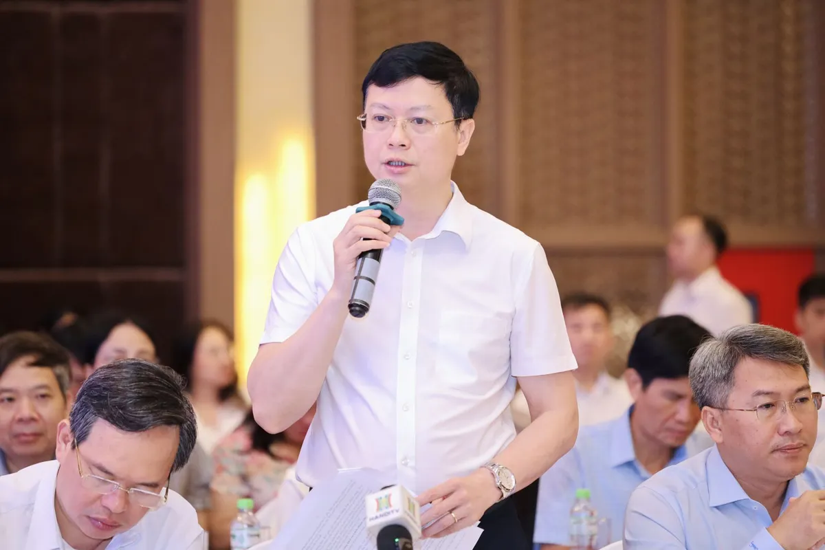 Bộ GD&ĐT yêu cầu đổi mới tư duy, không để học sinh dự quá nhiều cuộc thi - Ảnh 2.