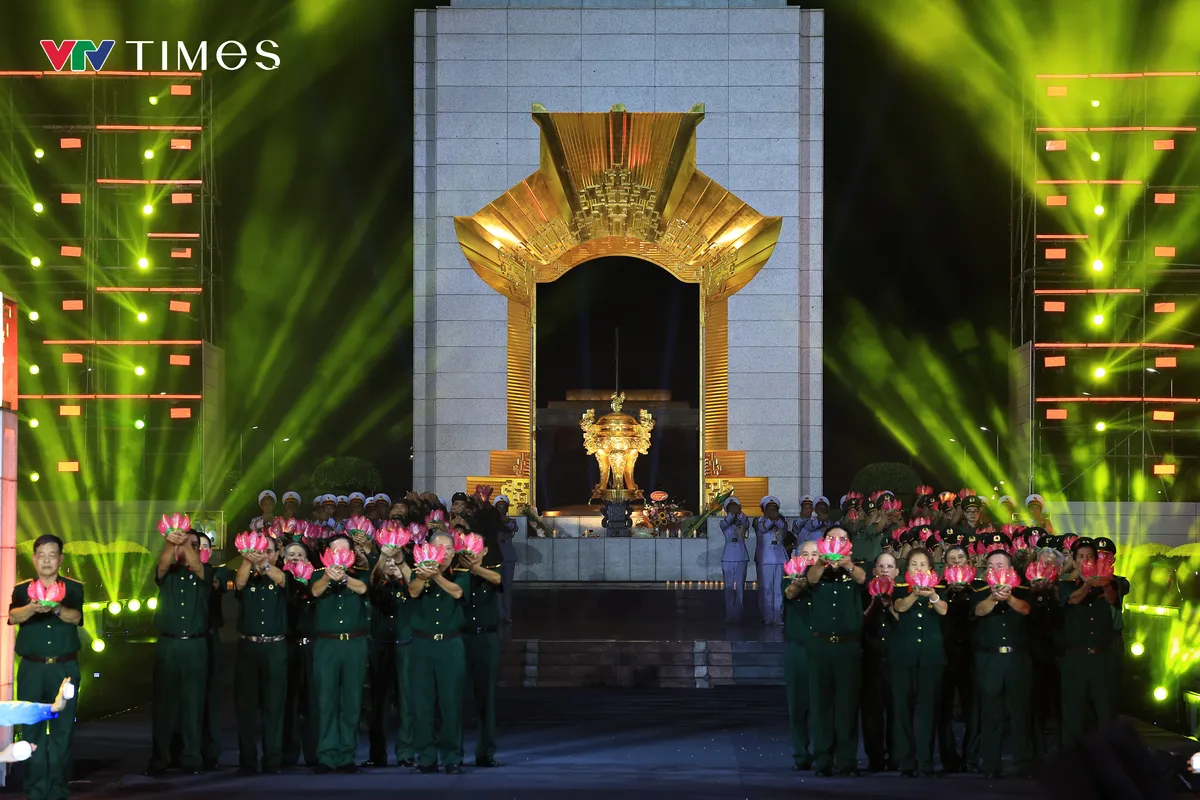 Cầu truyền hình Sao sáng dẫn đường: Nghẹn lòng trước những cuộc “đoàn tụ” đặc biệt - Ảnh 2.
