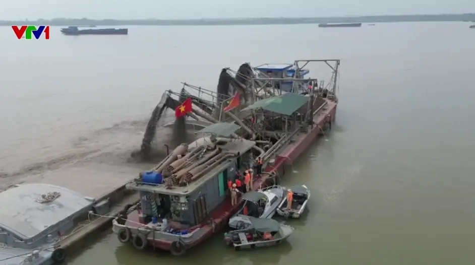 H&agrave; Nội tăng cường kiểm tra khai th&aacute;c c&aacute;t, bến b&atilde;i tr&ecirc;n s&ocirc;ng Hồng trong m&ugrave;a mưa lũ - Ảnh 2.