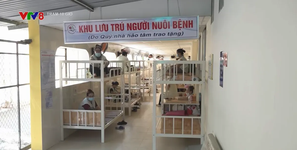 Mái nhà chia sẻ với bệnh nhân nghèo- Ảnh 1. Mái nhà chia sẻ với bệnh nhân nghèo- Ảnh 1.