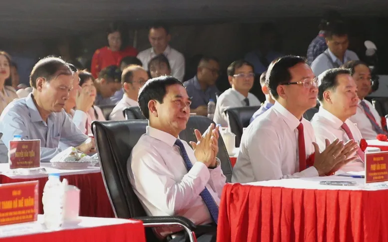 Đại tướng Phan Văn Giang dự Lễ khánh thành Quảng trường Trung tâm Gia Nghĩa và Khu liên hợp Bảo tàng, Thư viện, Công viên - Ảnh: VGP/Nguyễn Hoàng