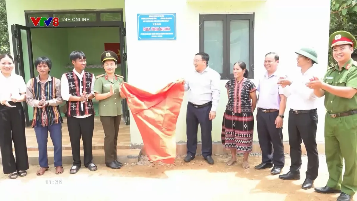 C&ocirc;ng an th&agrave;nh phố Đ&agrave; Nẵng x&acirc;y dựng m&aacute;i ấm bi&ecirc;n cương cho gia đ&igrave;nh ch&iacute;nh s&aacute;ch- Ảnh 2.