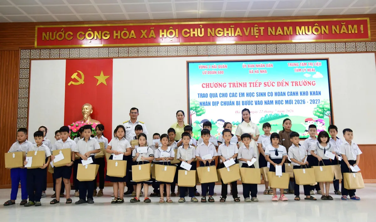 Vùng 3 Hải quân: Chuỗi hoạt động nghĩa tình tri ân Ngày Thương binh - Liệt sĩ - Ảnh 3.