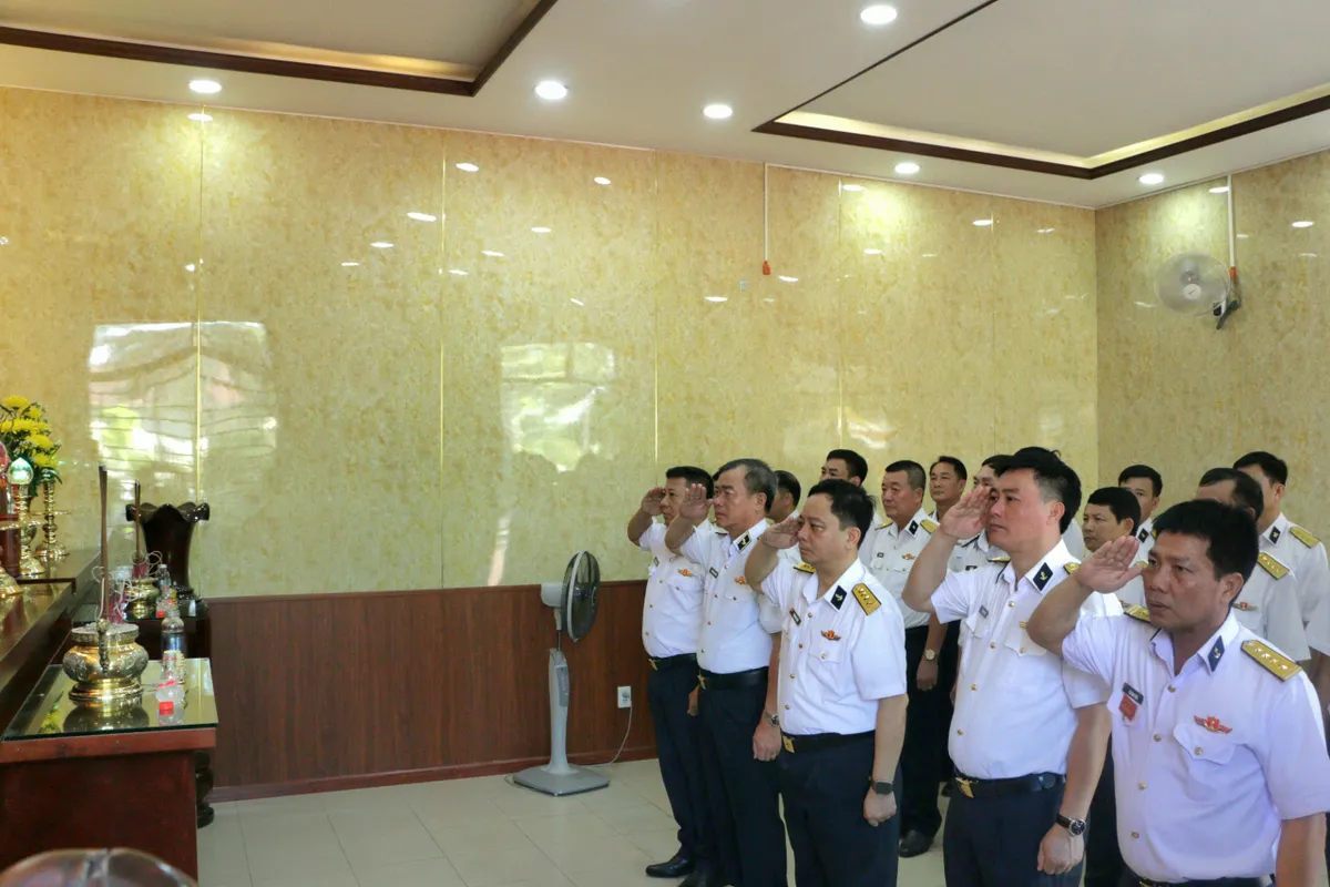 Vùng 3 Hải quân: Chuỗi hoạt động nghĩa tình tri ân Ngày Thương binh - Liệt sĩ - Ảnh 8.