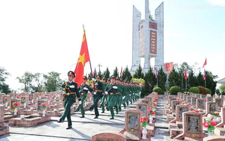 Cùng với công tác quy tập, các địa phương và đơn vị đã tổ chức 13 lễ truy điệu, an táng hài cốt liệt sĩ - Ảnh: VGP/Thu Giang