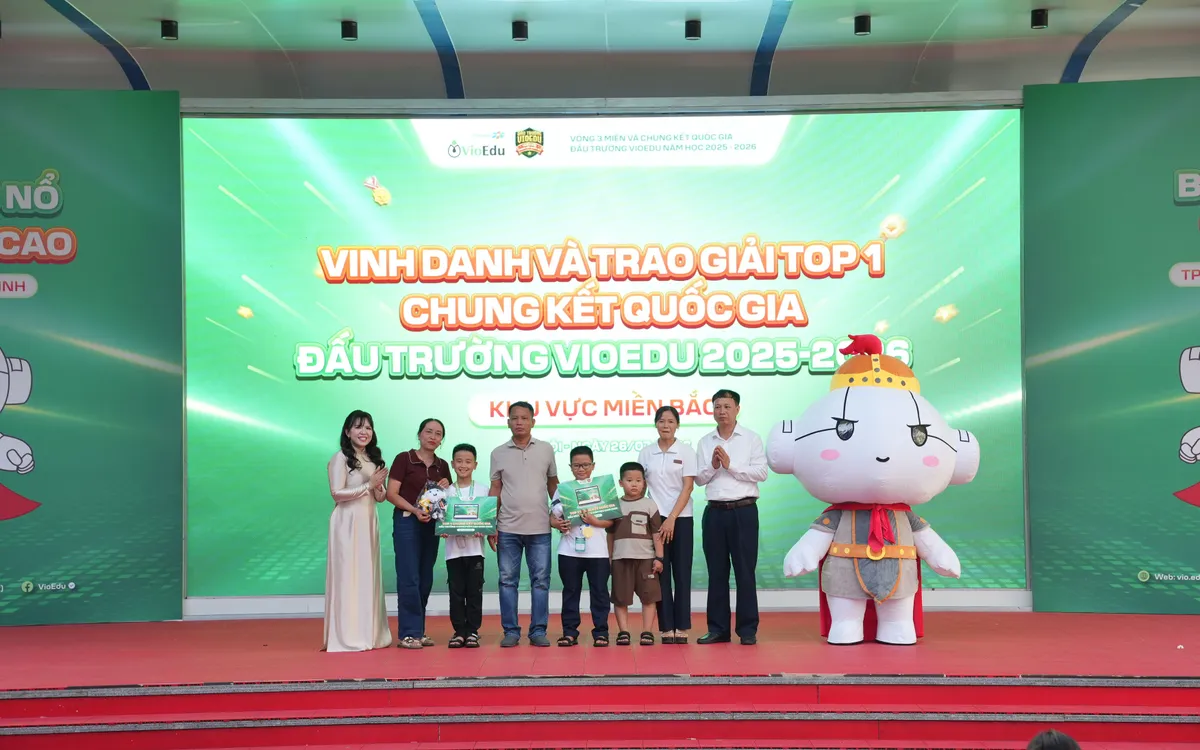 Các thí sinh đạt top 1 toàn quốc được vinh danh tại Miền Bắc. Ảnh: BTC 