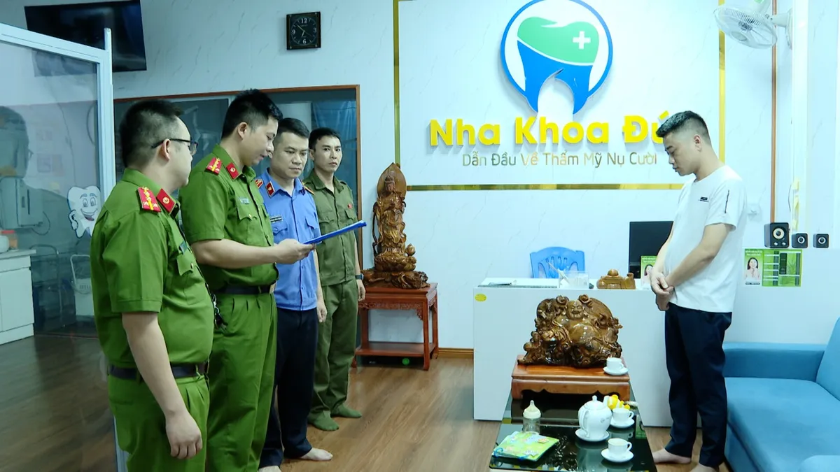 Giả danh bác sĩ để khám, chữa bệnh về nha khoa, chiếm đoạt hàng tỷ đồng - Ảnh 1.