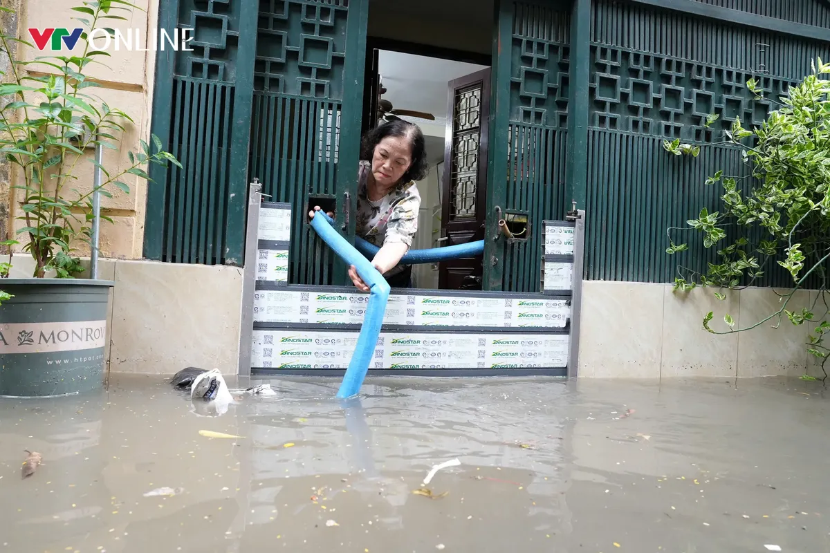 Hà Nội lý giải nguyên nhân điểm ngập sâu tới 40cm sau mưa lớn - Ảnh 2.