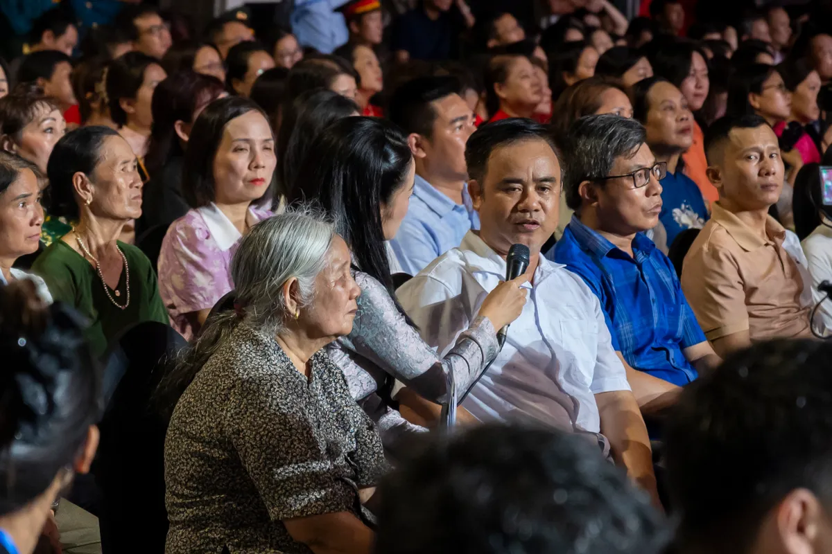 CTH "Sao s&aacute;ng dẫn đường": X&uacute;c động trao kết quả gi&aacute;m định ADN tr&ugrave;ng khớp cho th&acirc;n nh&acirc;n liệt sĩ - Ảnh 1.