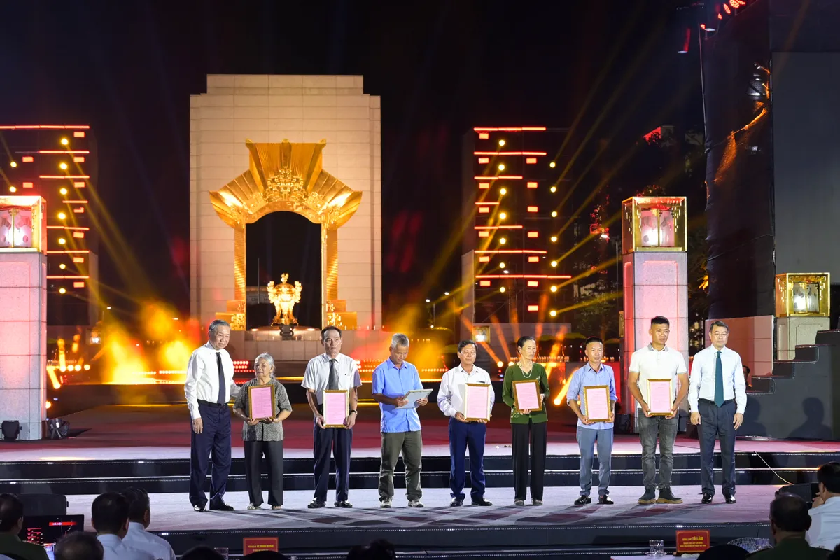 CTH "Sao sáng dẫn đường": Xúc động trao kết quả giám định ADN trùng khớp cho thân nhân liệt sĩ - Ảnh 2.