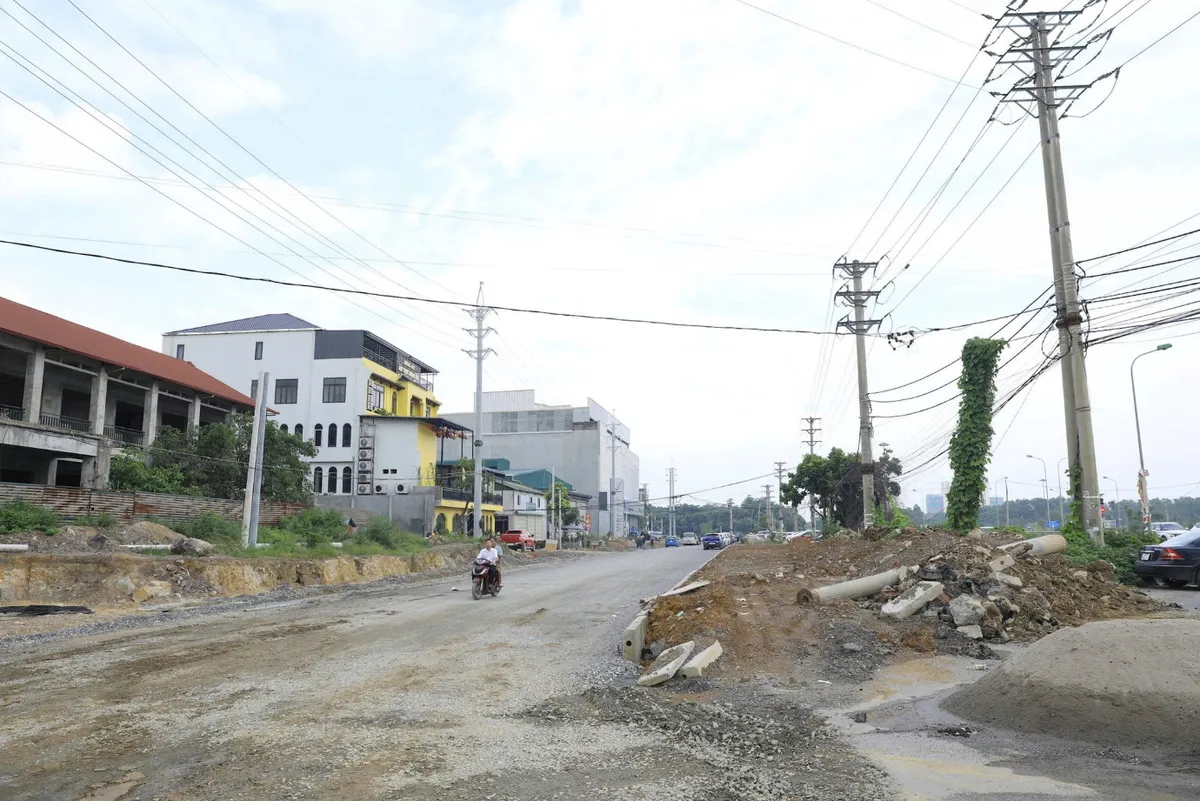 Chủ tịch UBND TP H&agrave; Nội y&ecirc;u cầu tăng tốc c&aacute;c dự &aacute;n giao th&ocirc;ng trọng điểm ph&iacute;a T&acirc;y Thủ đ&ocirc; - Ảnh 2.