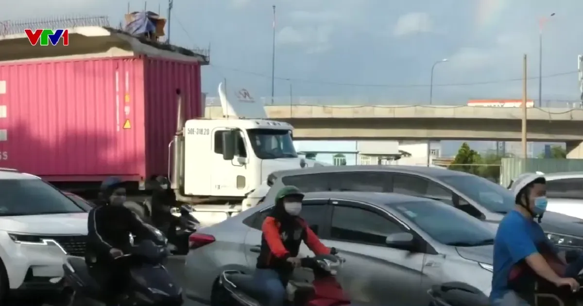 NGUY CƠ &Ugrave;N TẮC CỬA NG&Otilde; TH&Agrave;NH PHỐ DO N&Uacute;T GIAO CHẬM TIẾN ĐỘ - Ảnh 1.