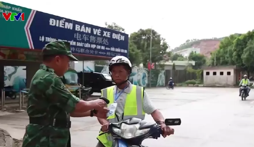 Cửa khẩu số n&acirc;ng hiệu quả kiểm so&aacute;t an ninh - Ảnh 2.