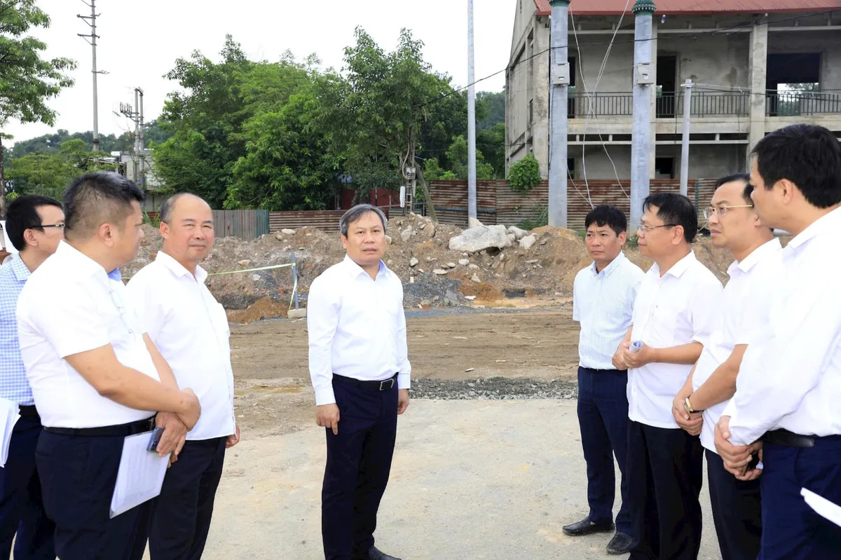 Chủ tịch UBND TP H&agrave; Nội y&ecirc;u cầu tăng tốc c&aacute;c dự &aacute;n giao th&ocirc;ng trọng điểm ph&iacute;a T&acirc;y Thủ đ&ocirc; - Ảnh 1.