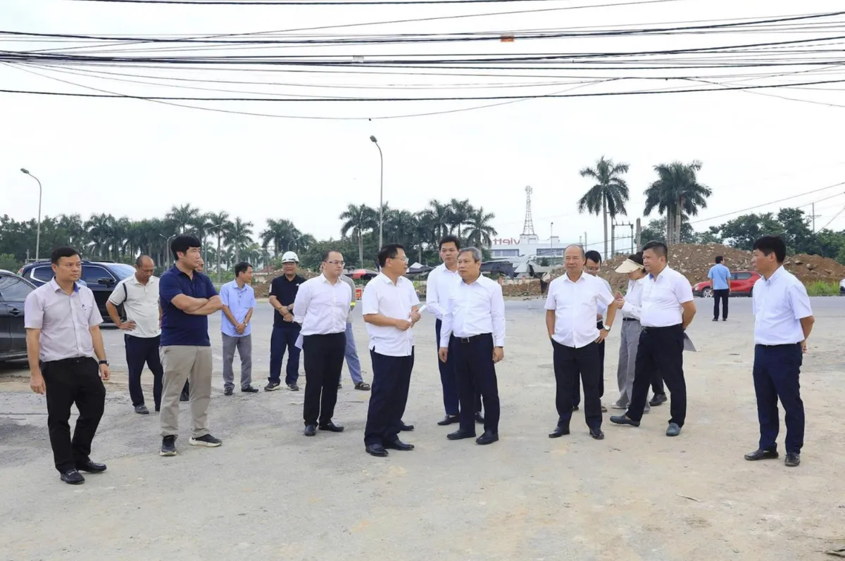 Chủ tịch UBND TP H&agrave; Nội y&ecirc;u cầu tăng tốc c&aacute;c dự &aacute;n giao th&ocirc;ng trọng điểm ph&iacute;a T&acirc;y Thủ đ&ocirc; - Ảnh 3.