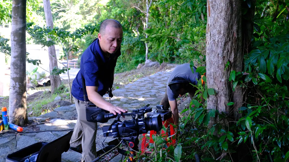 Phía sau ống kính trong Wild Live: Kịch bản thay đổi từng phút, ê-kíp đụng đâu xử lý đó - Ảnh 8.
