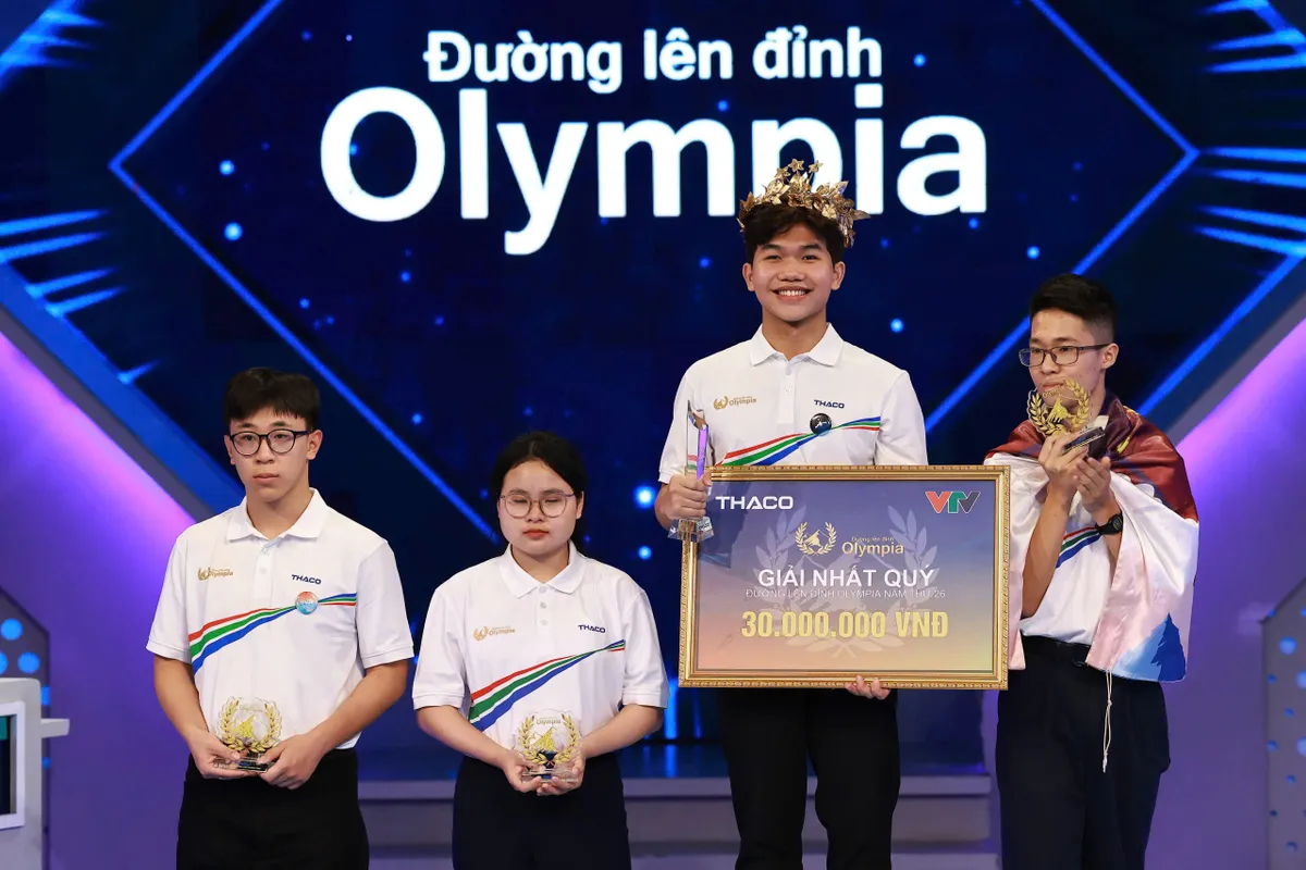 Nam sinh Hưng Y&ecirc;n vỡ &ograve;a sau khoảnh khắc đưa cầu truyền h&igrave;nh Olympia về trường- Ảnh 4.