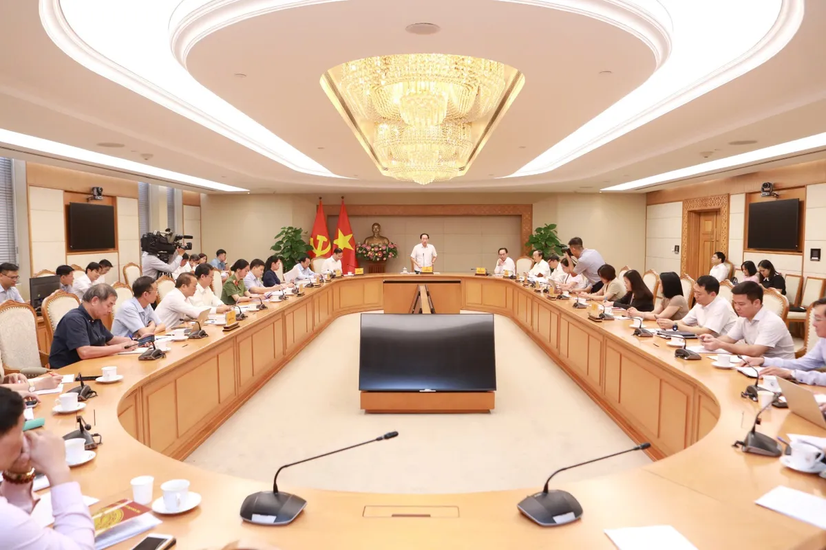 Giữ ổn định kỳ thi tốt nghiệp THPT, nghiên cứu giảm áp lực thi vào lớp 10- Ảnh 1.