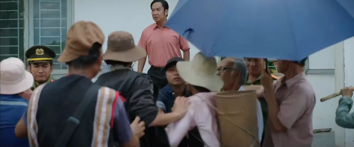 Trời cao nguyên xanh - Tập 15: Bà con Tơ Rơi bị kích động phá kho của xã - Ảnh 7.