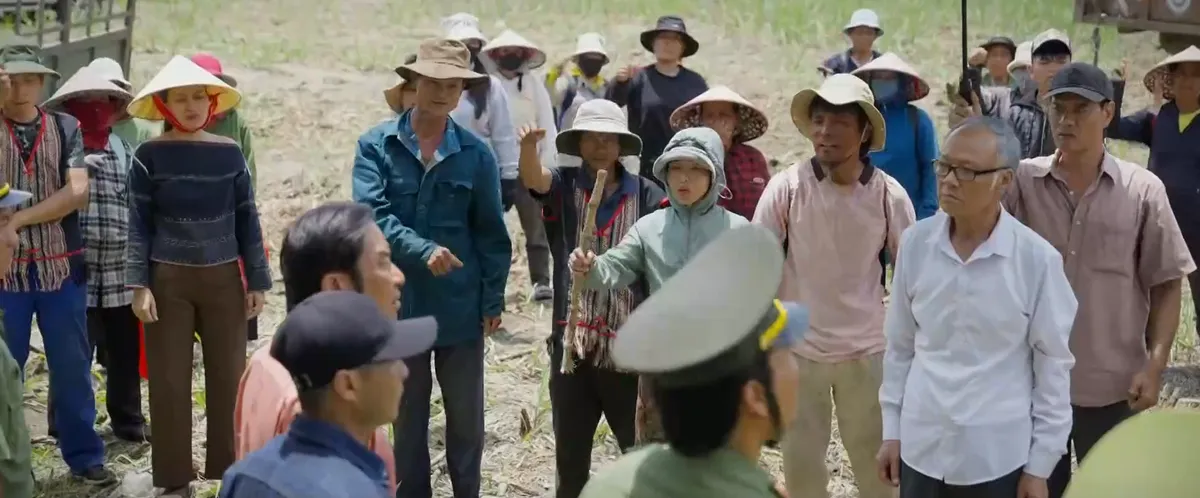 Trời cao nguyên xanh - Tập 15: Bà con Tơ Rơi bị kích động phá kho của xã - Ảnh 5.