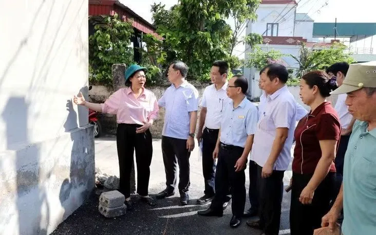 “Uống trà nghe dân nói” - cách làm hay từ chính quyền cơ sở ở Hưng Yên. (Ảnh: TTXVN)