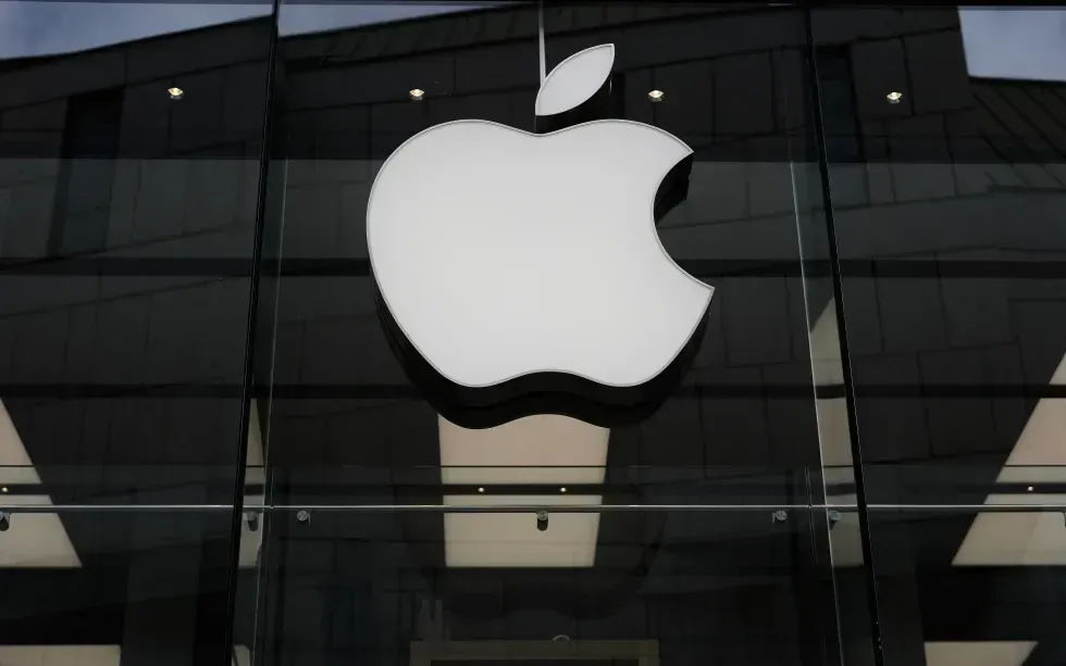 Logo Apple tại một cửa hàng ở Munich, Đức, ngày 2/4/2026 (Ảnh: AP/Matthias Schrader) 