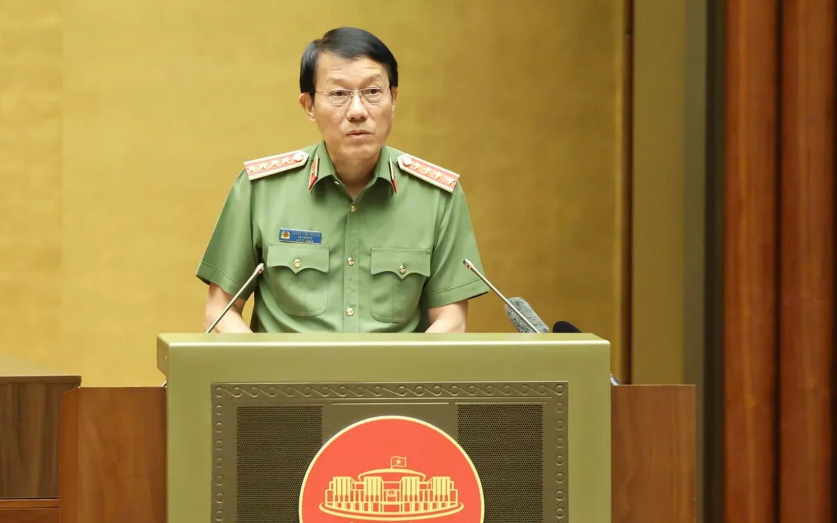 Đại tướng Lương Tam Quang, Ủy viên Bộ Chính trị, Bộ trưởng Bộ Công an trình bày chuyên đề "Nghị quyết về xây dựng xã hội kỷ cương, an toàn, văn minh, hài hòa, phát triển".