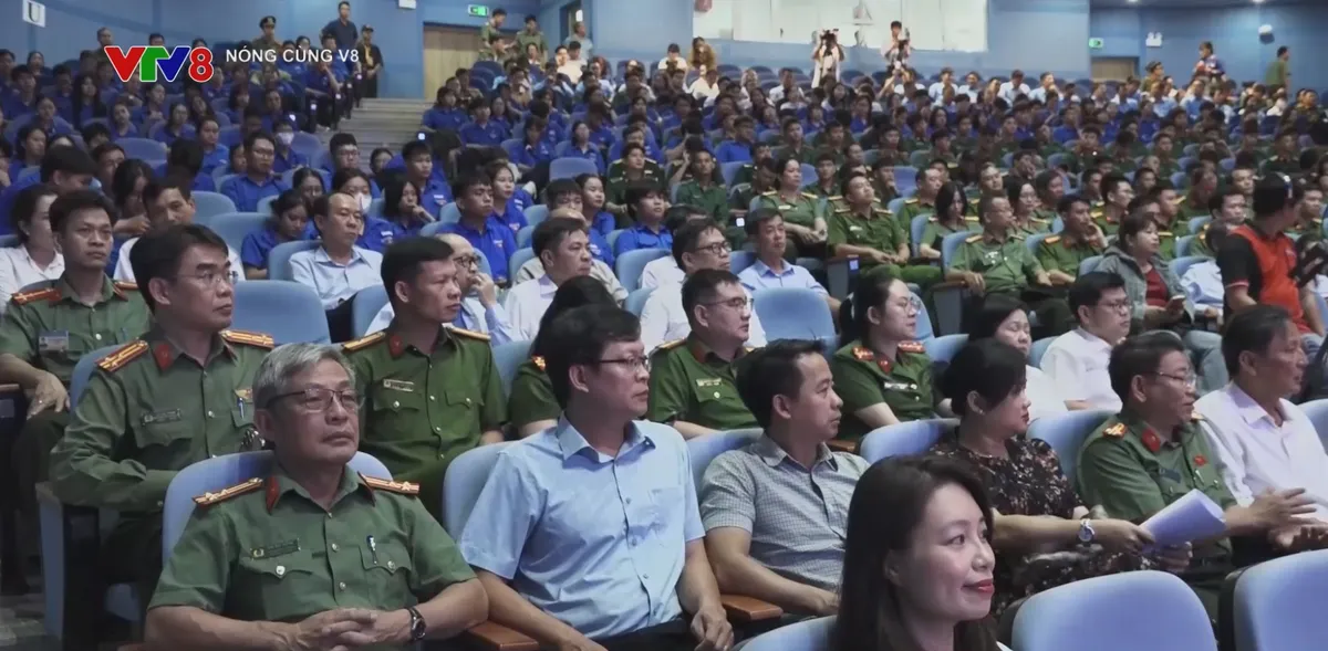 Lễ phát động "Chung tay phòng, chống mua bán người"- Ảnh 2. Lễ phát động "Chung tay phòng, chống mua bán người"- Ảnh 2.