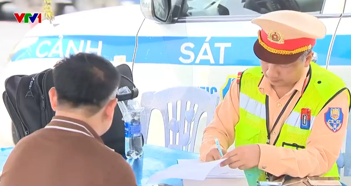 Đề xuất bỏ tạm giữ, tịch thu xe với nhiều lỗi giao thông: Giảm gánh nặng thủ tục hành chính cho doanh nghiệp - Ảnh 1.