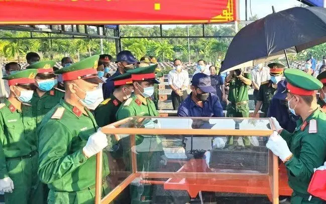 Tỉnh Cà Mau đặt mục tiêu đến cuối năm 2026 sẽ hoàn thành việc lấy mẫu đối với 3.382 hài cốt liệt sỹ tại 11 nghĩa trang liệt sỹ trên địa bàn. (Ảnh: Huỳnh Anh/TTXVN)