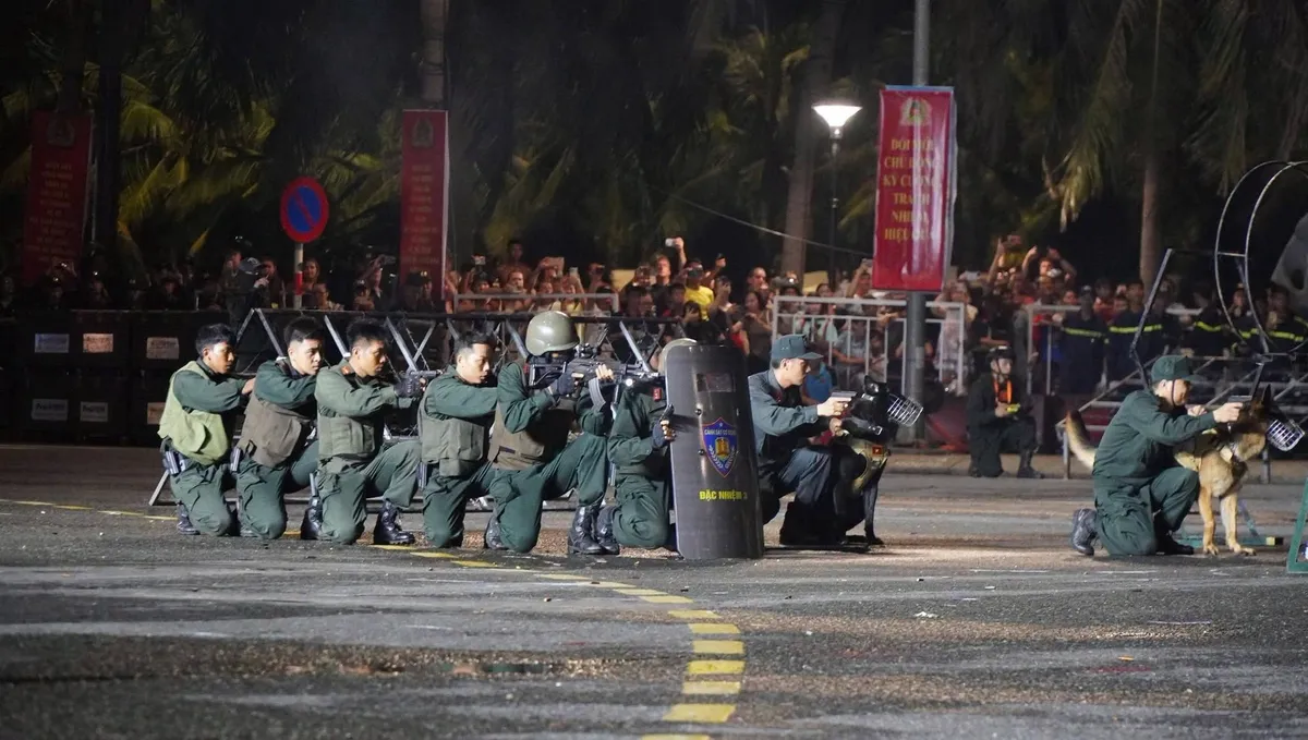 Hơn 2.000 cán bộ, chiến sĩ tham gia chương trình hợp luyện hội thao Công an nhân dân - Ảnh 1.