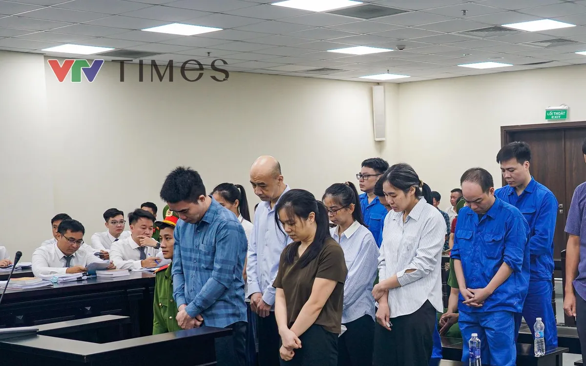Các bị cáo tại toà.