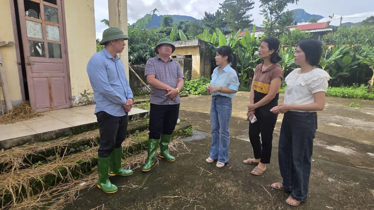 Mường Than (Lai Ch&acirc;u) khẩn trương chuẩn bị năm học mới sau thi&ecirc;n tai - Ảnh 1.