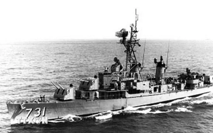 Tàu khu trục Maddox (DD-731) của Mỹ xâm phạm vùng biển của Việt Nam ngày 2/8/1964. (Ảnh: Tư liệu quốc tế/TTXVN phát)