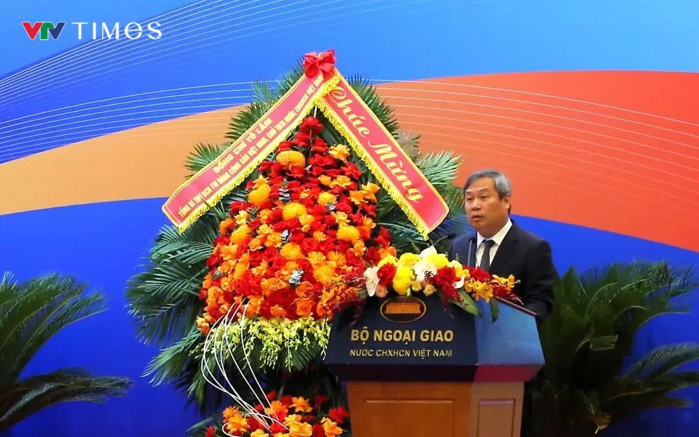 Chủ tịch UBND TP Hà Nội Vũ Đại Thắng trình bày tham luận. Ảnh: Tạ Hiển