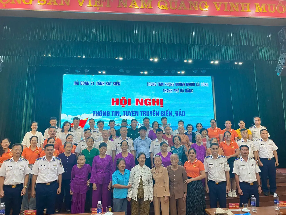Bộ Tư lệnh Vùng Cảnh sát biển 2 đón Đoàn người có công thành phố Đà Nẵng - Ảnh 3.