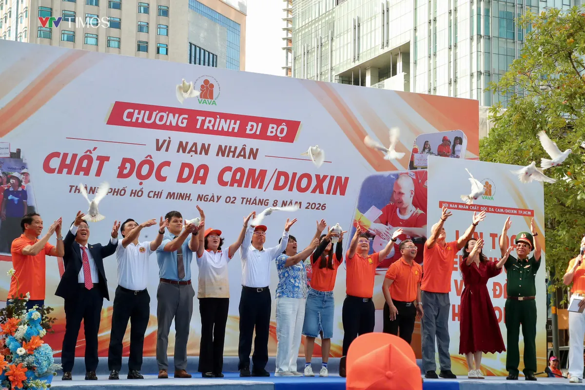 TP Hồ Chí Minh: 5.000 người đồng hành đi bộ "Vì nạn nhân chất độc da cam"- Ảnh 5.