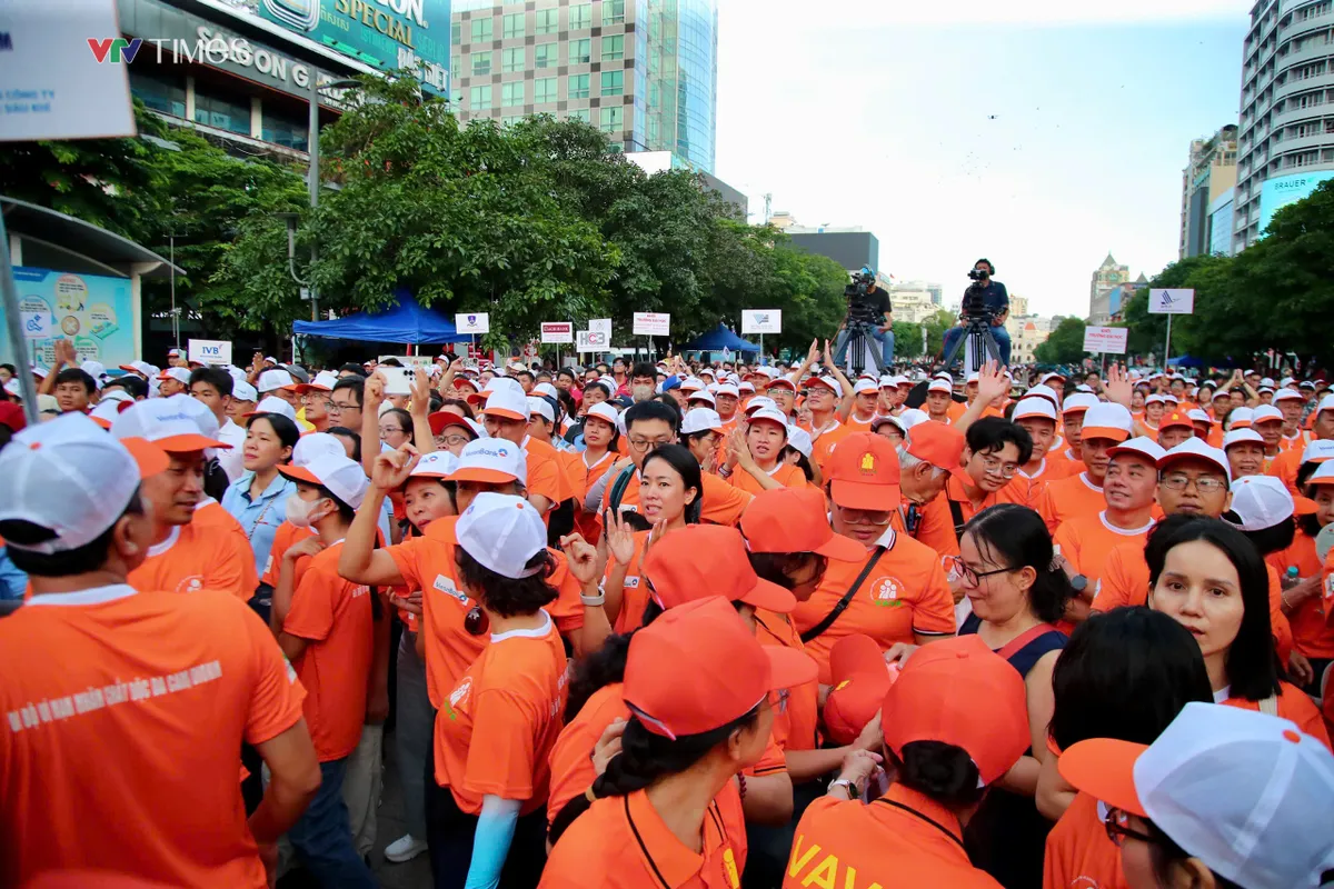 TP Hồ Chí Minh: 5.000 người đồng hành đi bộ "Vì nạn nhân chất độc da cam"- Ảnh 1.