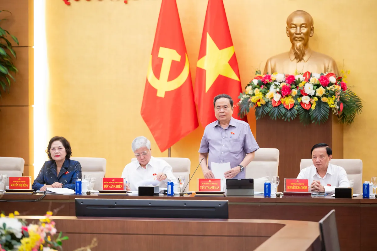 Quốc hội x&acirc;y dựng luật để mở đường cho ph&aacute;t triển - Ảnh 1.