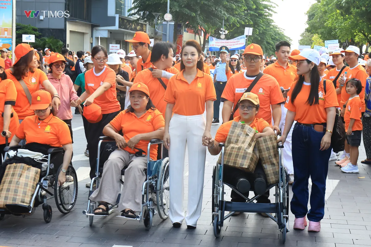 TP Hồ Chí Minh: 5.000 người đồng hành đi bộ "Vì nạn nhân chất độc da cam"- Ảnh 11.