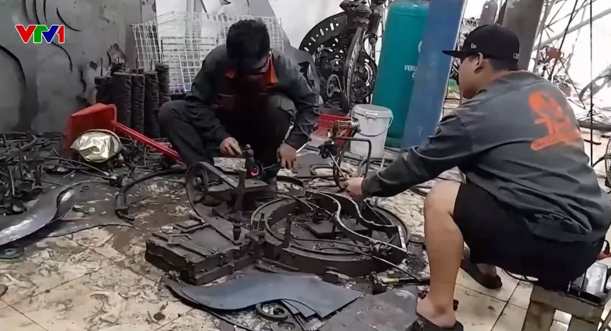 Hiểm họa cháy nổ nhà xưởng trái phép - Ảnh 1.