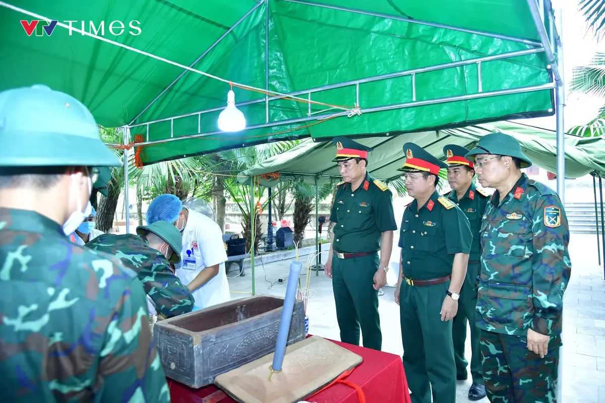 Nghệ An: “Vượt nắng thắng mưa”, đẩy mạnh thực hiện nhiệm vụ lấy mẫu hài cốt liệt sĩ - Ảnh 4.