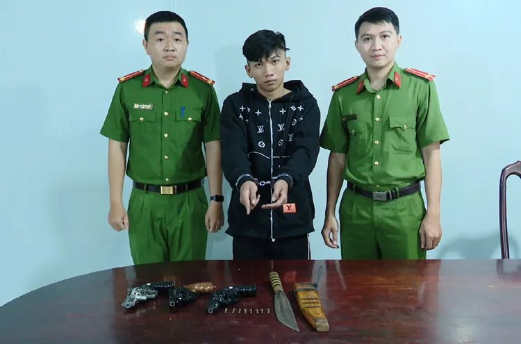 Bắt khẩn cấp 4 đối tượng dùng súng giải quyết mâu thuẫn - Ảnh 3.