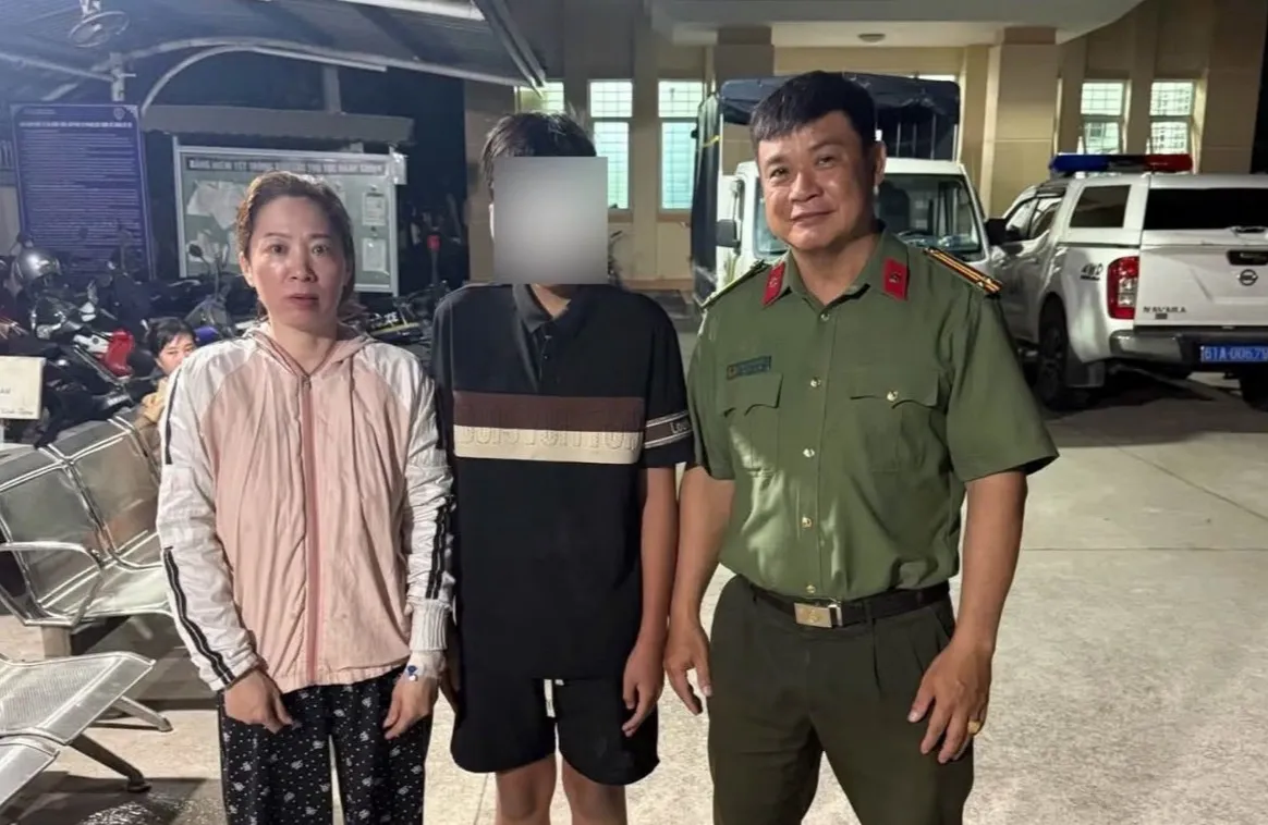 Thiếu niên ở TP Hồ Chí Minh bị cuốn vào cống thoát nước khi tắm sông - Ảnh 2.