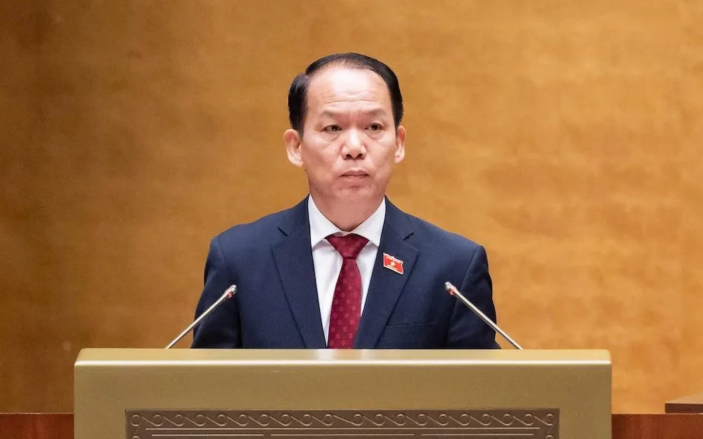 Bộ trưởng Bộ Tư pháp Hoàng Thanh Tùng trình bày tờ trình của Chính phủ. Ảnh: QH